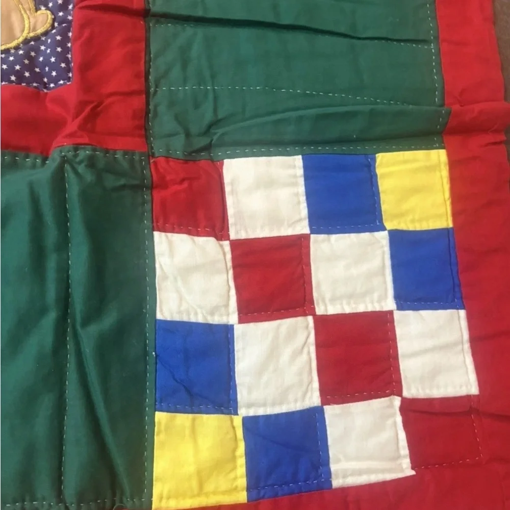 NWT Vintage Christmas/Holiday “Playful bears” Hand Quilted Blanket/throw 50x60